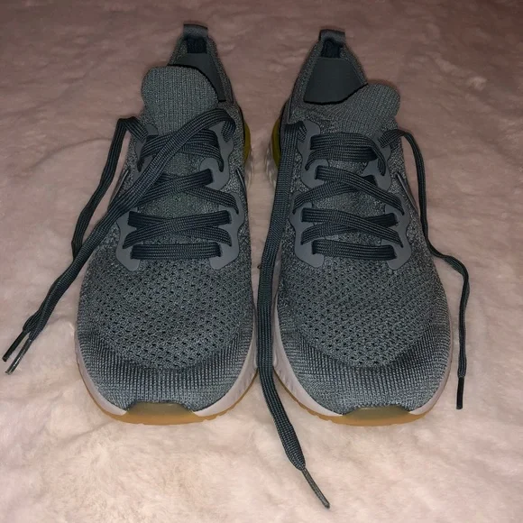 Nike Epic React Flyknit 2 (GS) - Picture 4 of 11